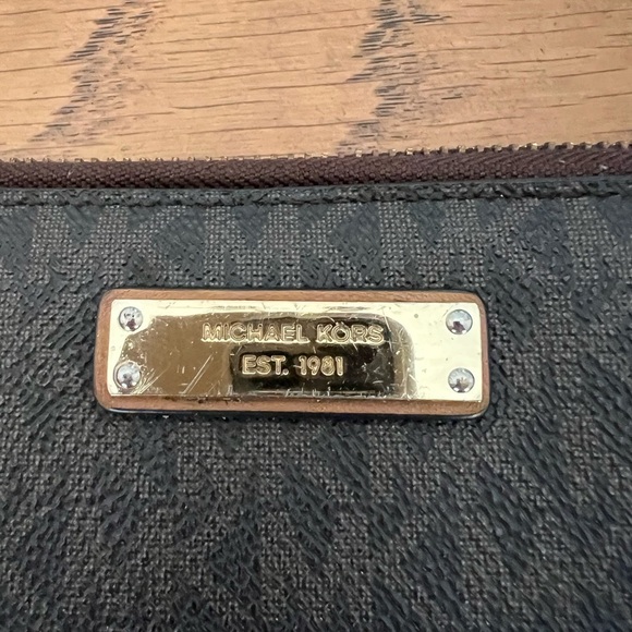 Jet Set Signature Logo Smartphone Wristlet Brown - Picture 2 of 7